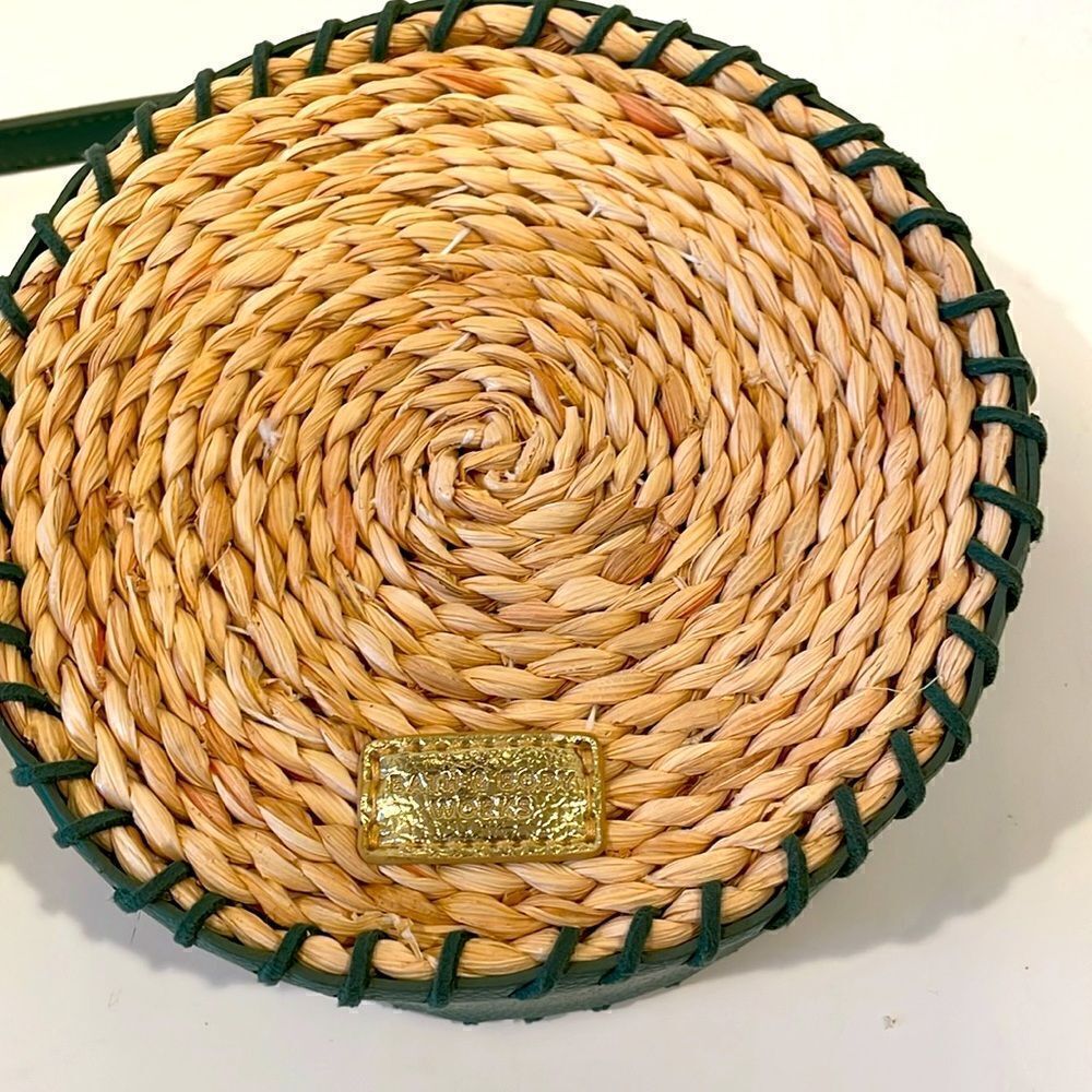 Bath and body Works round wicker Crossbody purse new small - Picture 2 of 7